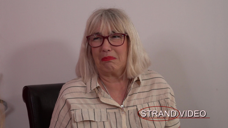 Sarah Stern: Лупцювання й захоплення дупи