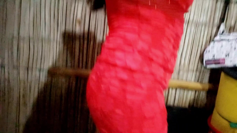 Martin13: Che pazzia! Una donna molto calda esegue danza sessuale a...