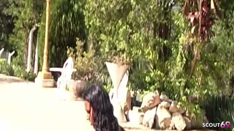 Shemale TS Collection: Het stor kuk Latin Shemale knullar kille utomhus vid poolen...