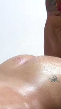 He is a very profi masseur but also a very profi gay fucker