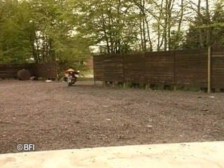 Naughty by nature in Holland: Xkiss - café tramhalt bölüm 3