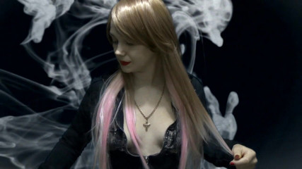 Goddess Misha Goldy: Mucho humo aquí