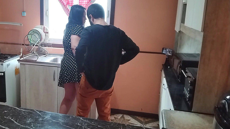 BBW Kelly Mom: Ho Sorpreso La Mia Matrigna in Cucina E Abbiamo Iniziato...