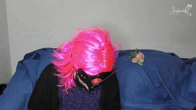 BigBoobCat: Смотри, как я кончаю с моими большими натуральными сиськами и соблазнительная маска для киски