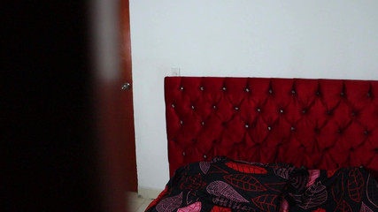 Jamesxd1010: 화장실에서 옷을 갈아입는 아름다운 갈색 머리 의붓여친을 보고 그녀를 유혹해