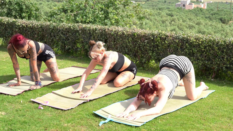 Jasmine brooks: Reverse Gang Bang Yoga Session