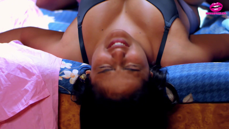 Indianpinklips: Hintli desi kadınlar kocasıyla sert sikişiyor