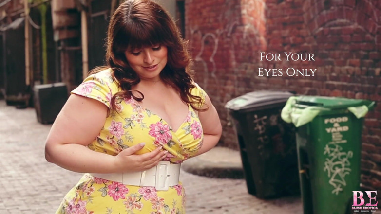 Blush erotica: Gadis semok bea york blush erotika lagi asik masturbasi