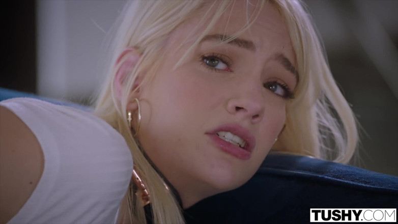 Tushy: Tushy Kenna James lần đầu tiên chơi lỗ hậu độc quyền
