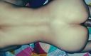 Horny Latika: La mia sorellastra latika sul letto e completo nudo cazzo...