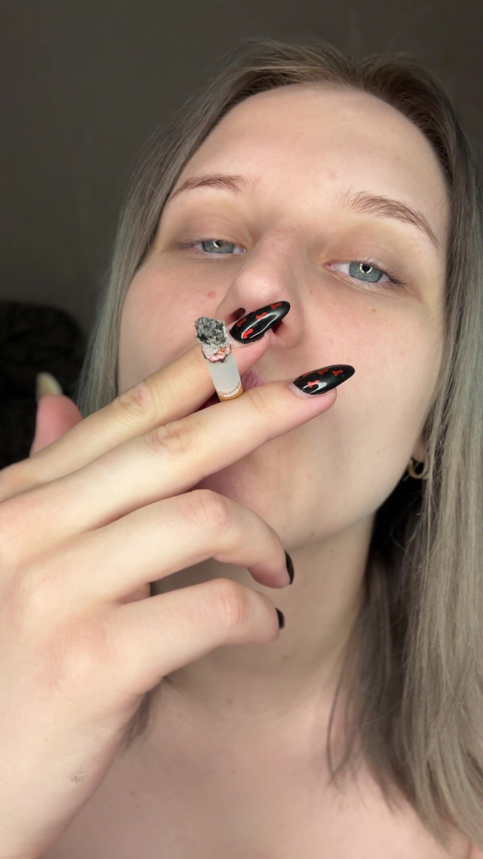 MertyXXX: Augen auf dich schießen, während ich rauche