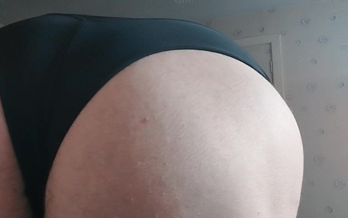 Cindy Belfast: 穿着性感内衣的金发娘娘腔为鸡巴啪