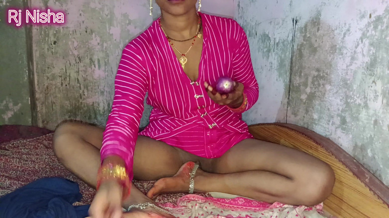 RJ NISHA: Ibu rumah tangga india rj nisha lagi asik masturbasi memeknya...