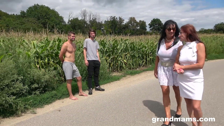 Grandmams: Mature babes sucking cum at Grandmams
