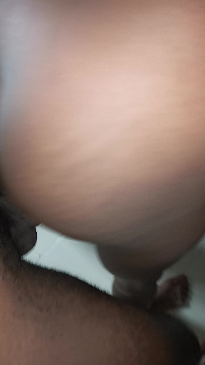 Babygood: Holky v restauraci šukají s velkým černým pérem