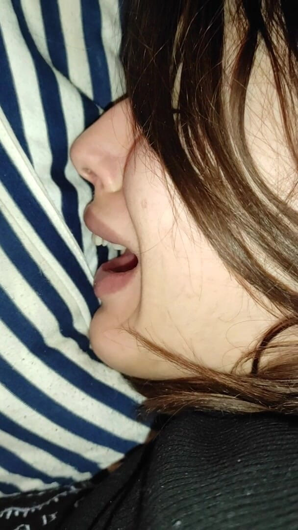 Endemoniados: Sodomie douloureuse avec creampie pour une belle ado