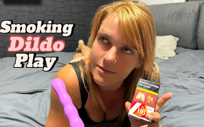 Jey smoking: Kouření dildo hrátky | šukání kundičky na dobrou noc