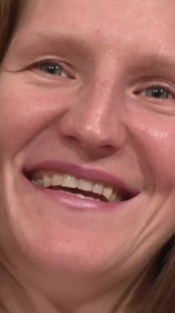 Milf con figa rasata si gode la sola mentre viene filmata - 4