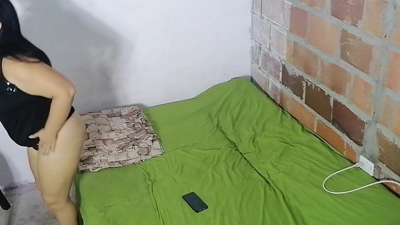 Adribella69: Jiran sangat panas yang memanggil kawan suaminya dan akhirnya mengongkeknya