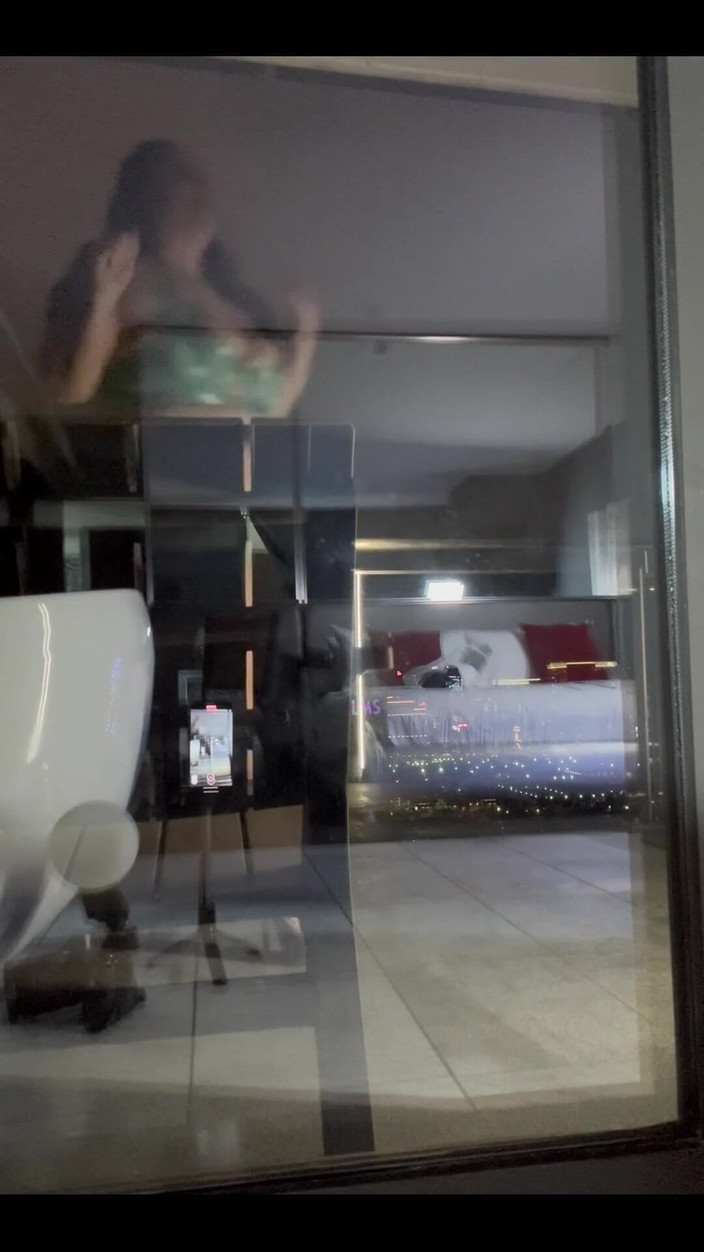 Amanda Thickk: Vídeo do BTS de uma sessão de fotos recente