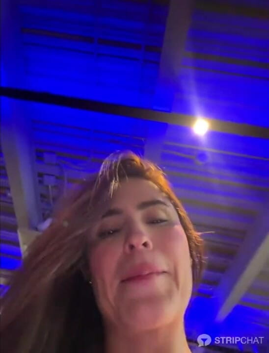 Milf Latina: I Like to Show My Vagina at the Gym in...