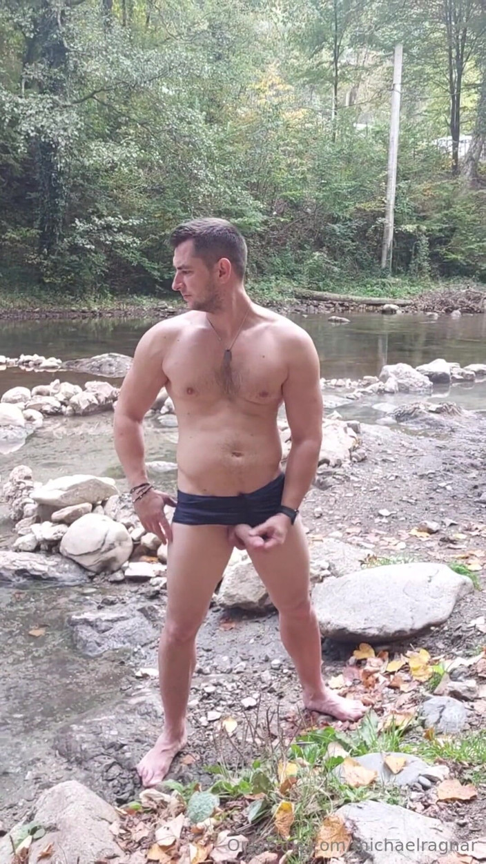 Michael Ragnar: 温泉短玩