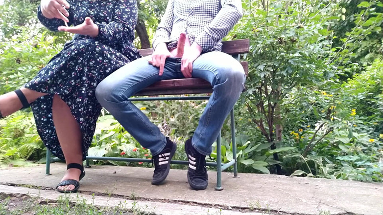 OurFetishLife: Honění venku v parku
