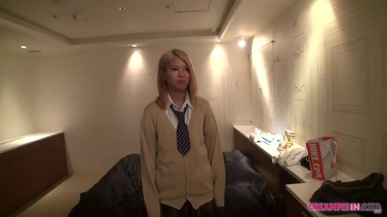 Creampie In Asia: 和Sumire玩3P。Realcollege 制服、三人行和中出