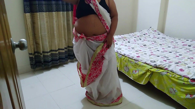 Aria Mia: Tvrdě ošukaná sousedka s velkým zadkem