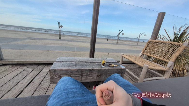 GayKinkCouple: Sahilde riskli mastürbasyon