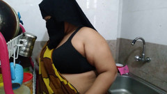 Aria Mia: Am futut-o pe mătușa indiană în bucătărie în timp ce gătea - sunet...