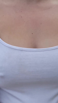 Snadná lesní procházka - vytočte kostkou, musím chodit 5 minut bez kalhot a podprsenky!