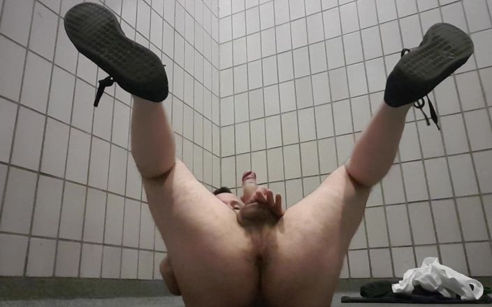 dexis_q: Ich in einer autobahntoilette, nachdem ich gefickt wurde