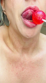 Sucking on a Lollipop! Yfm Likes Sweet Things in Her Mouth