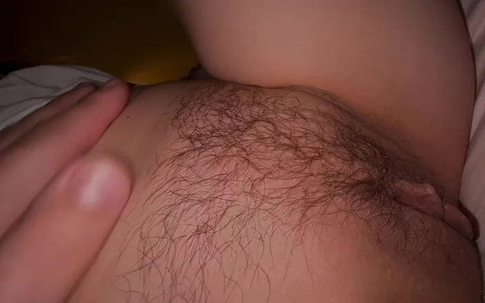 Gigi oficial: A New Neighbor Asked Me to Show My Hairy Pussy...