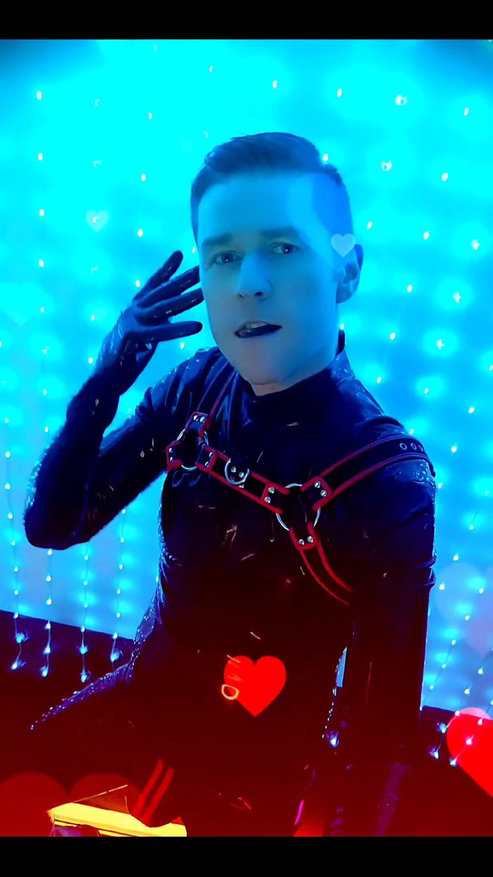 Roman Heart: Můj nový latexový gumový blackstyle