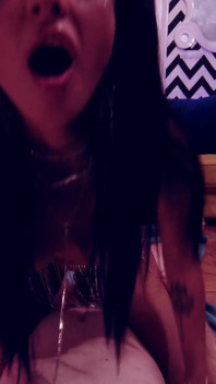 Mia trejsi si cewek hot dengan fantasi liar membiarkan cowok beruntung ini crot di dalam memeknya