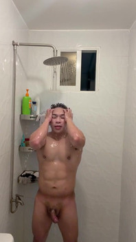 Sexy filipínský Twink si to dělá v parní sprše