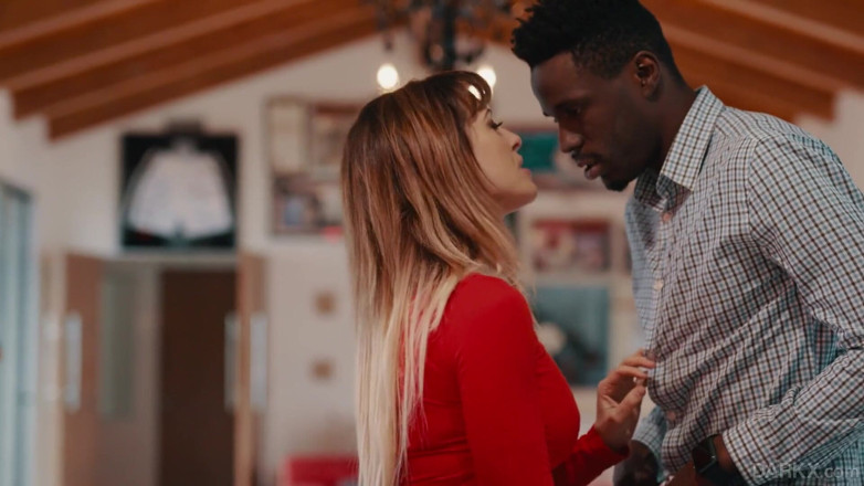 Dark X: Cherie Deville Samaritan'ı büyük zenci yarağına taparak ödüllendiriyor - darkx