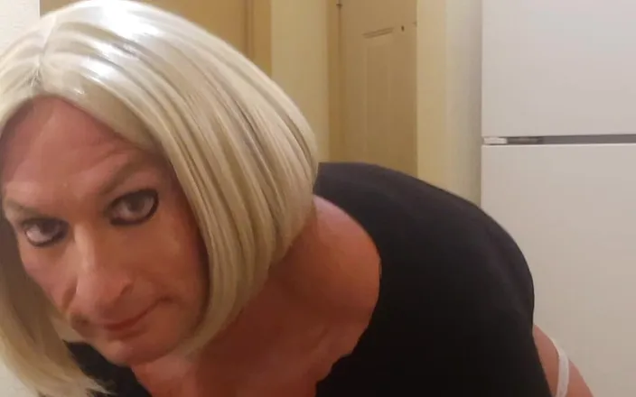 tgmissy1: Tgirl Missy Smoking Sexy