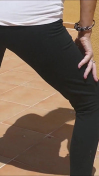 Orgasmus prstění s velkým zadkem roztahováním mého zpoceného kalhoty na jógu Cvičení venku