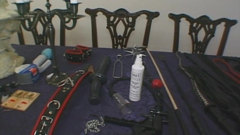 Absolute BDSM films - The original: Mencubit payudara memalukan