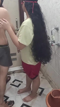 화장실에서 이웃을 떠나 사정