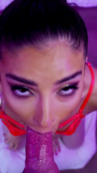 Emily Willis gırtlağına kadar alıyor