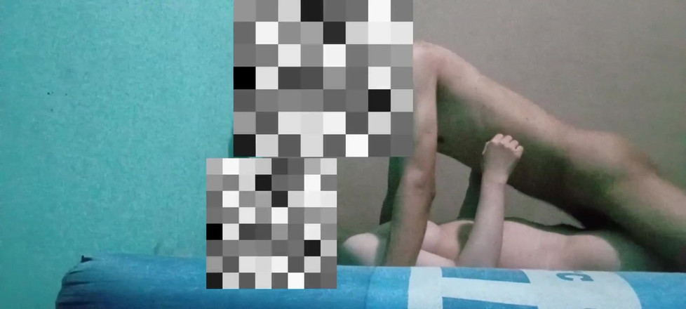 Famly sex: Kamarádka při návštěvě jejího penzionu