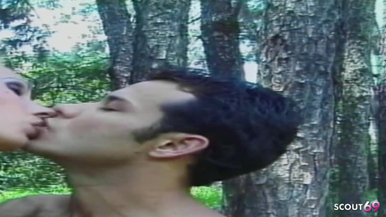 Shemale TS Collection: Waria seksi rambut pirang digoda waktu liburan dan seks anal...