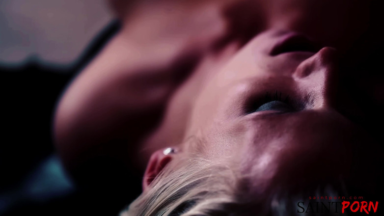 SaintPorn: Rebecca More zostaje muzą erekcji erotycznej pisarza