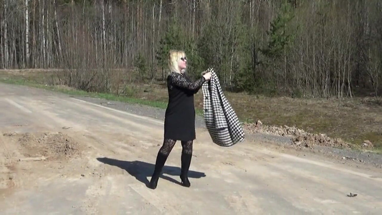 Nylon-Heels: Stoute babe onderweg