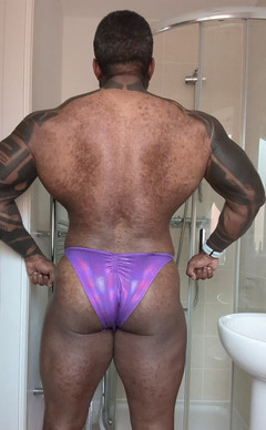 Amadeus: कोच के लिए पोज देते हुए। Amadeus Mode