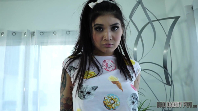 BadStepFamilyPov: Brenna sparks si cewek bertato dicrot di perut ayah tirinya